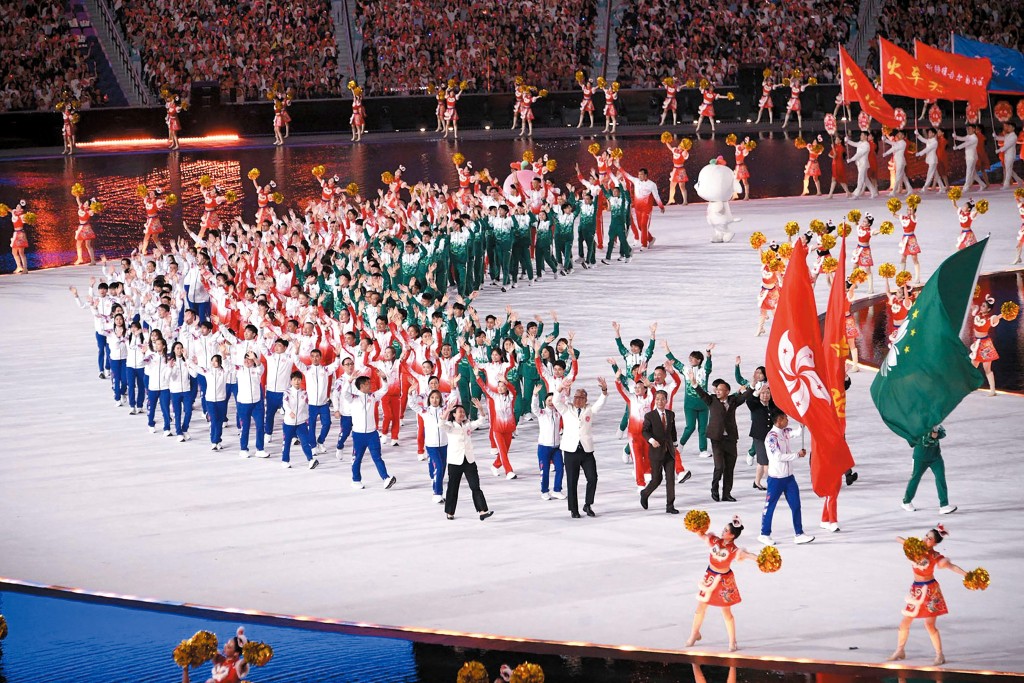 今屆全運會由廣東、香港和澳門合辦,在開幕式中粵港澳東道主以「三合一」形式壓軸進場。 今屆全運會由廣東、香港和澳門合辦,在開幕式中粵港澳東道主以「三合一」形式壓軸進場。