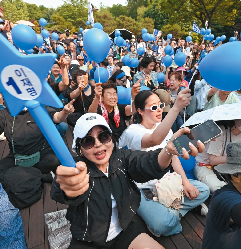 今屆南韓總統大選,李在明由頭帶到尾,每次集會支持者都表現得很興奮。 今屆南韓總統大選,李在明由頭帶到尾,每次集會支持者都表現得很興奮。