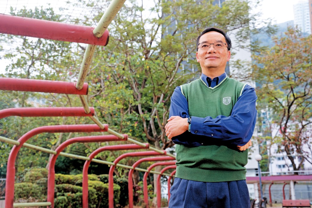 三十多年的急症室臨床生涯救人無數,蕭粵中希望香港能設立入院前心臟停頓個案資料庫,藉以改善急救工作。 三十多年的急症室臨床生涯救人無數,蕭粵中希望香港能設立入院前心臟停頓個案資料庫,藉以改善急救工作。