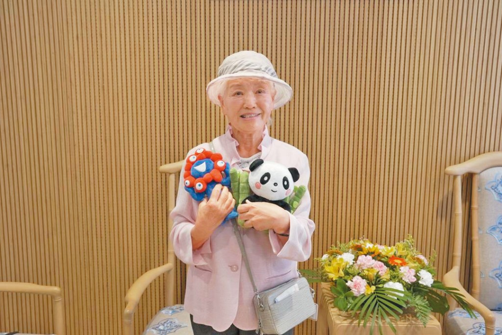 七十六歲的日本婆婆山田外美代 七十六歲的日本婆婆山田外美代