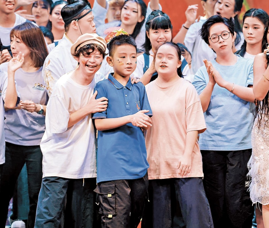 專業演員與智障青年今年七月在廣州共同演出，展現傷健共融。