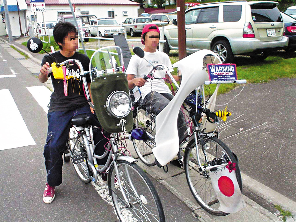 日本近年再湧現新一代暴走族，但他們的「戰車」已由重型電單車大幅降呢為單車。