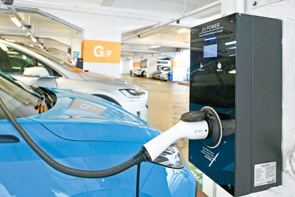 羅少雄提醒,部分家居保險可涵蓋停車位及電動車充電器發生意外的賠償。 羅少雄提醒,部分家居保險可涵蓋停車位及電動車充電器發生意外的賠償。