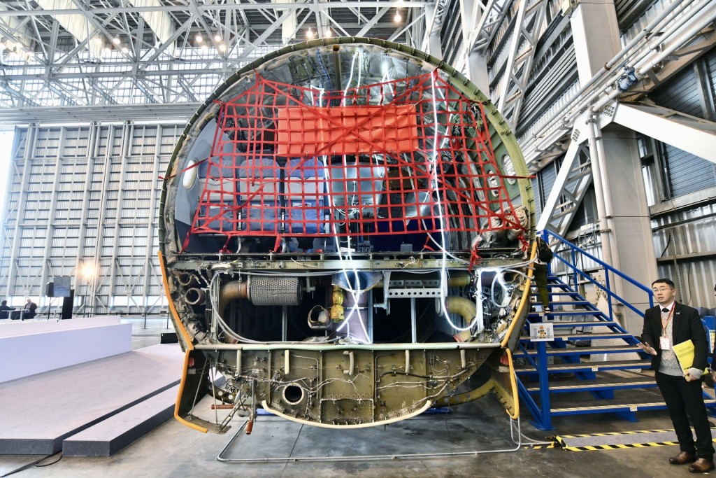 香港國際航空學院與法國Elior Group SA合作,開辦全新機艙總裝課程,提供飛機零部件維修及裝拆的實操培訓。 香港國際航空學院與法國Elior Group SA合作,開辦全新機艙總裝課程,提供飛機零部件維修及裝拆的實操培訓。