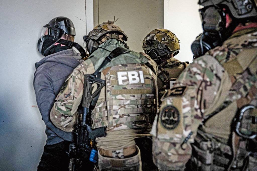 FBI隊員經常面對極其危險人物,因此已有一套完備的訓練課程。 FBI隊員經常面對極其危險人物,因此已有一套完備的訓練課程。