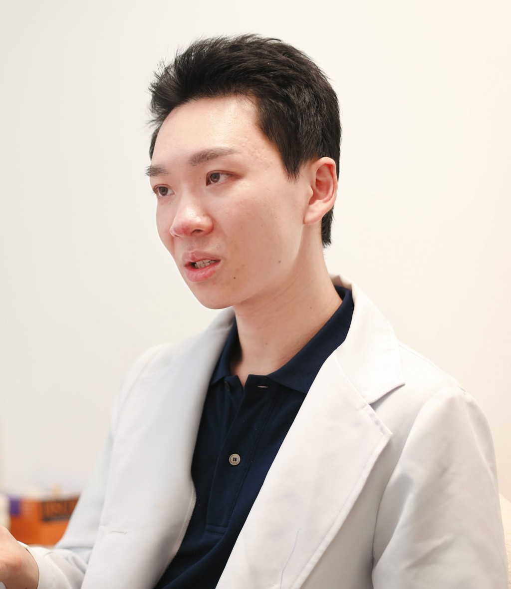 吳澤銓批評涉事導師表現不專業，亦關注上堂場地環境是否適合進行注射。