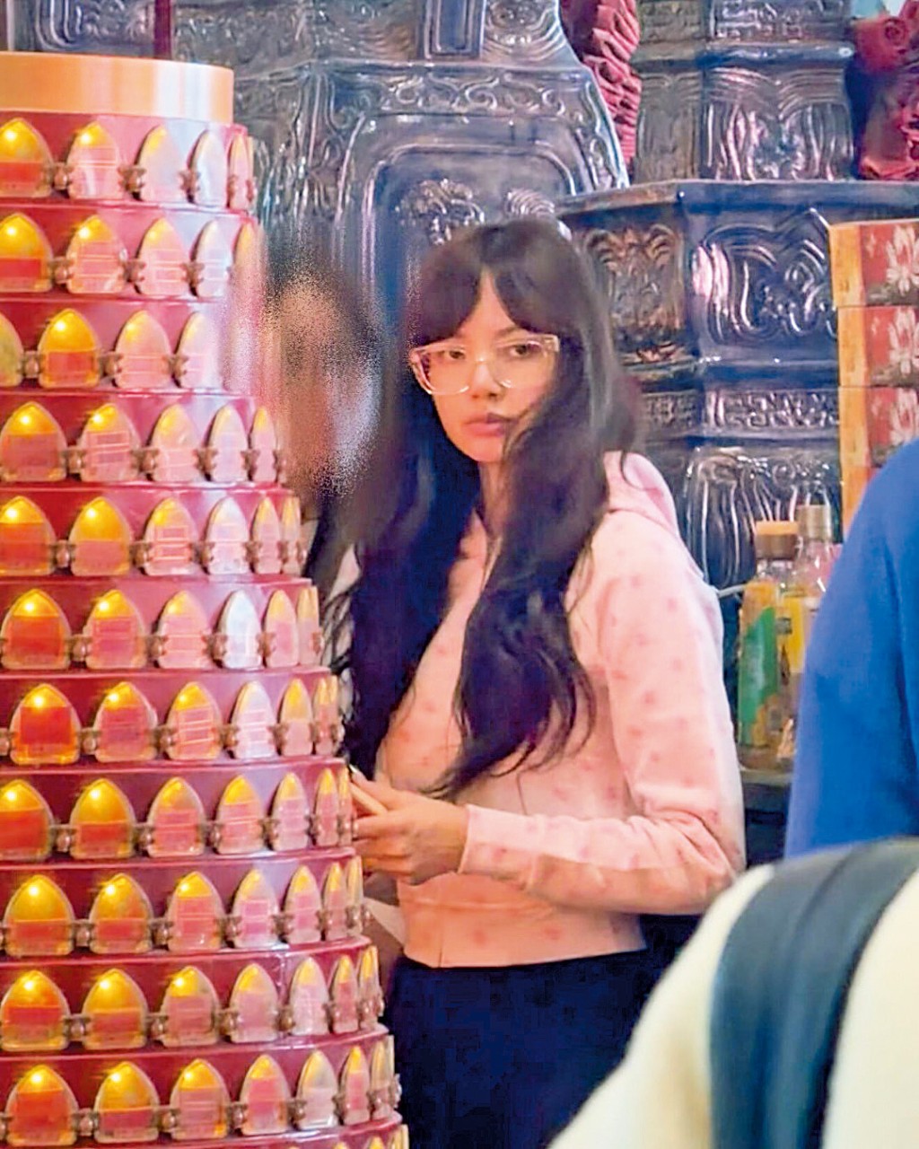 今年一月底，韓國頂級女團BLACKPINK泰籍成員Lisa被拍到身穿粉紅色衛衣、素顏現身沙田車公廟，低調參拜。