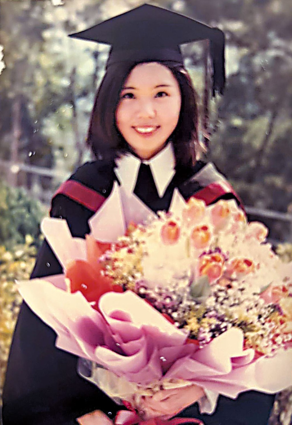 陳秀雯中學時以暫取生身份入了中大讀醫，其後在聯合醫院工作，之後回中大教書成為教授。