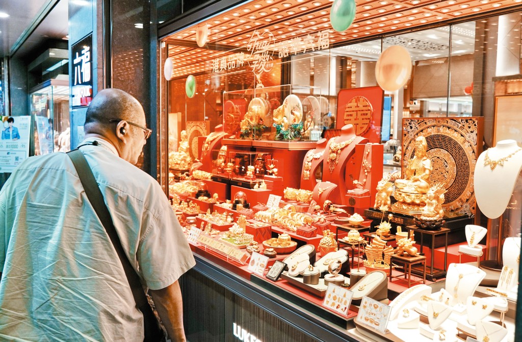 本輪黃金牛市由環球央行增持黃金推動,分析指央行一旦購買放緩,金價基礎將動搖,將成為牛市最大風險。 本輪黃金牛市由環球央行增持黃金推動,分析指央行一旦購買放緩,金價基礎將動搖,將成為牛市最大風險。