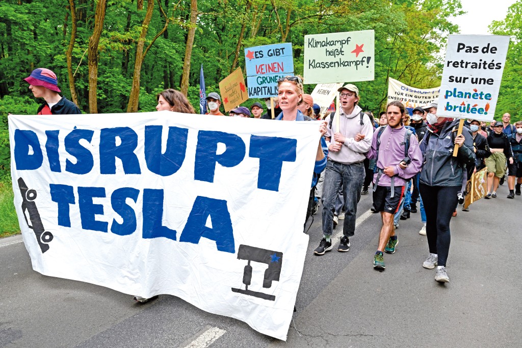 馬斯克踏入政治世界後爭議不斷，全球越來越多消費者對他感不滿， 繼而影響特斯拉的銷情。