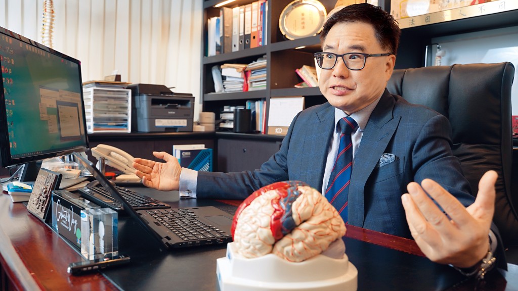 黃廣興指出,要學習催眠治療,先要了解人的腦袋如何運作。 黃廣興指出,要學習催眠治療,先要了解人的腦袋如何運作。