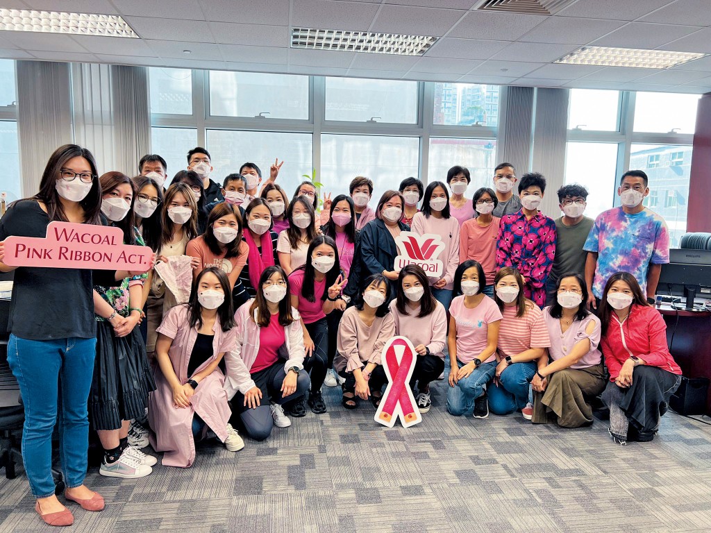 Wacoal在每年十月的「粉紅絲帶月」都會舉行「Pink Ribbon Act」,期望透過活動提高女性對乳房健康的關注。 Wacoal在每年十月的「粉紅絲帶月」都會舉行「Pink Ribbon Act」,期望透過活動提高女性對乳房健康的關注。