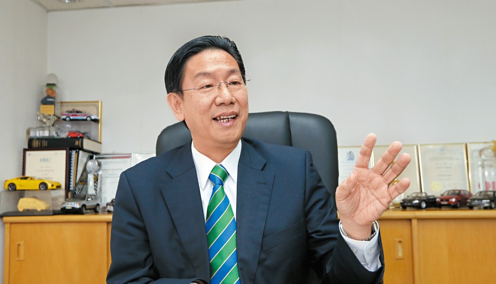 國際專業保險資訊協會會長羅少雄表示，今次火災事件傷亡人數眾多，料將成為香港保險業有史以來重大索償事件，也是本港史上最大的火災索償事件。