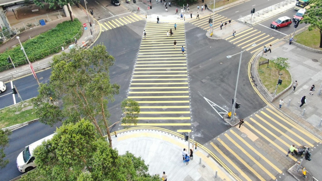 沙田安明街與安睦街交界路口的對角行人過路處已經啓用。政府新聞處圖片  