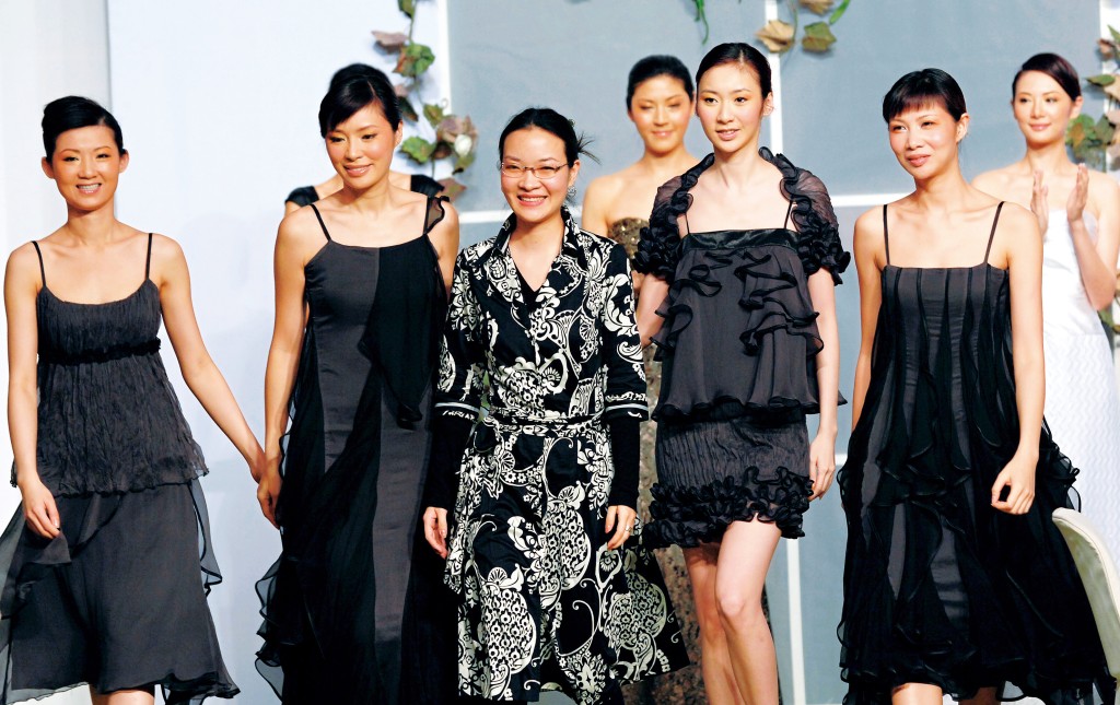 畢業於理工大學服裝及紡織學院的余嫿，○六年參與國際成衣展時已鋒芒畢露。