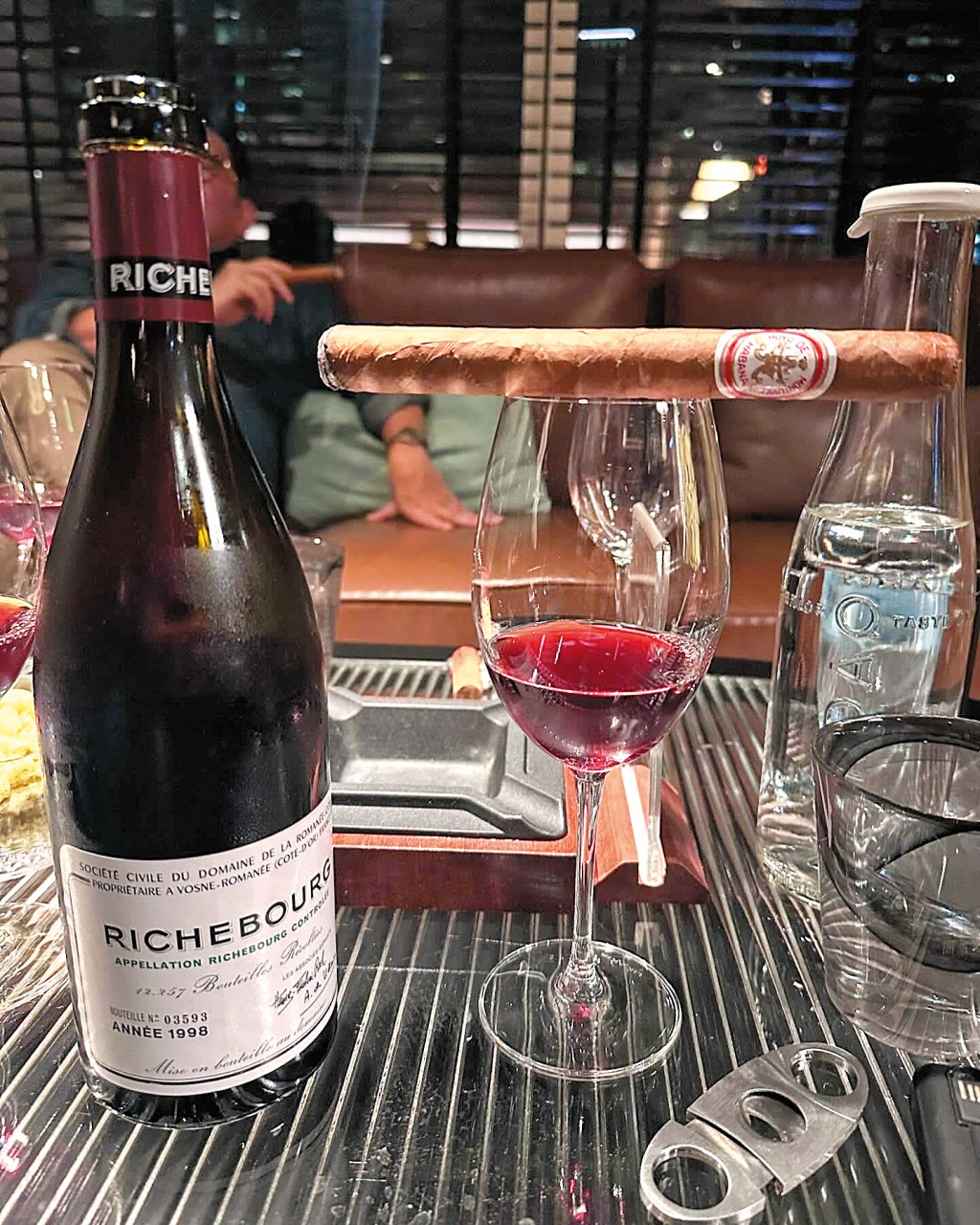 雪茄吧並未有領取酒牌，有違規賣酒之嫌。