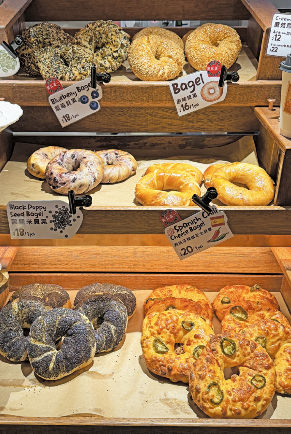 UURO被譽為Bagel天堂，不單鬆軟滋味，而且價錢親民，經常一出爐便被搶購一空。