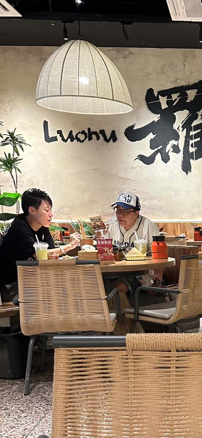 雖然只得路芙和一名女友人一齊開餐，但卻嗌到成枱餸，相當豐富。