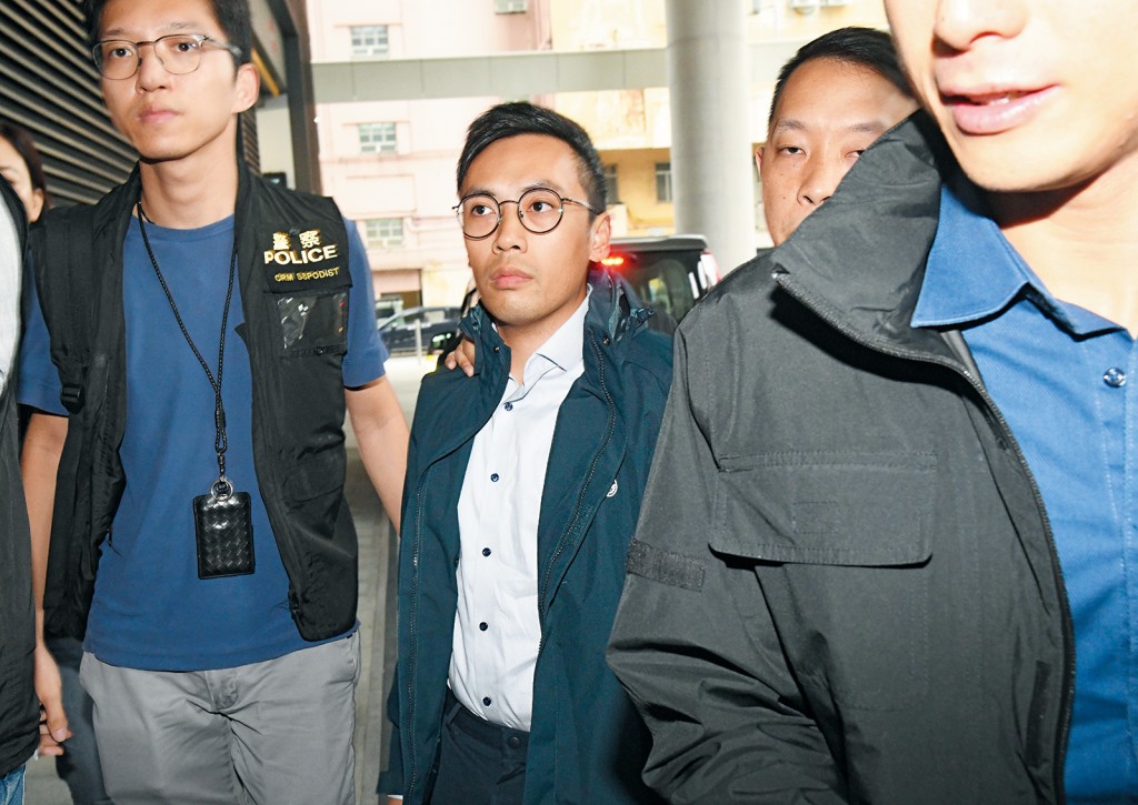 前沙田區議員趙柱幫早前涉嫌詐騙被捕,保釋候查期間自爆分別遭前僱主及民政事務總署追錢。 前沙田區議員趙柱幫早前涉嫌詐騙被捕,保釋候查期間自爆分別遭前僱主及民政事務總署追錢。