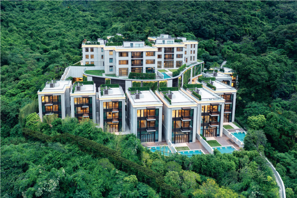 英皇國際於香港集中開發港島區項目，其中包括位處港島南區超級傳統豪宅地段的「壽臣山15號」。