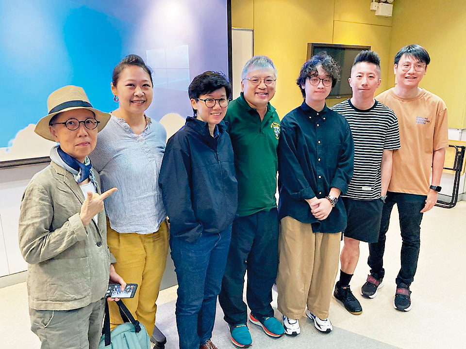 記協現屆執行委員會被指欠缺代表性,主席陳朗昇(中)任職的網媒認受性低,並因財困隨時倒閉。 記協現屆執行委員會被指欠缺代表性,主席陳朗昇(中)任職的網媒認受性低,並因財困隨時倒閉。