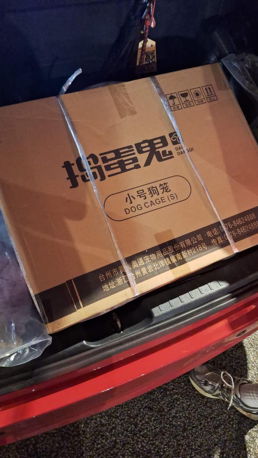 貓販子還付送貓籠子。