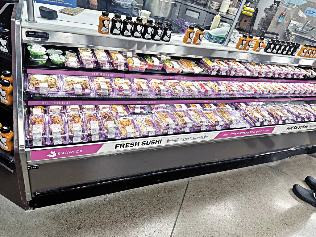 除了日本的過江龍壽司品牌，美國大型連鎖超市Kroger是全美最大壽司供應商之一，每周售出過百萬份盒裝壽司。