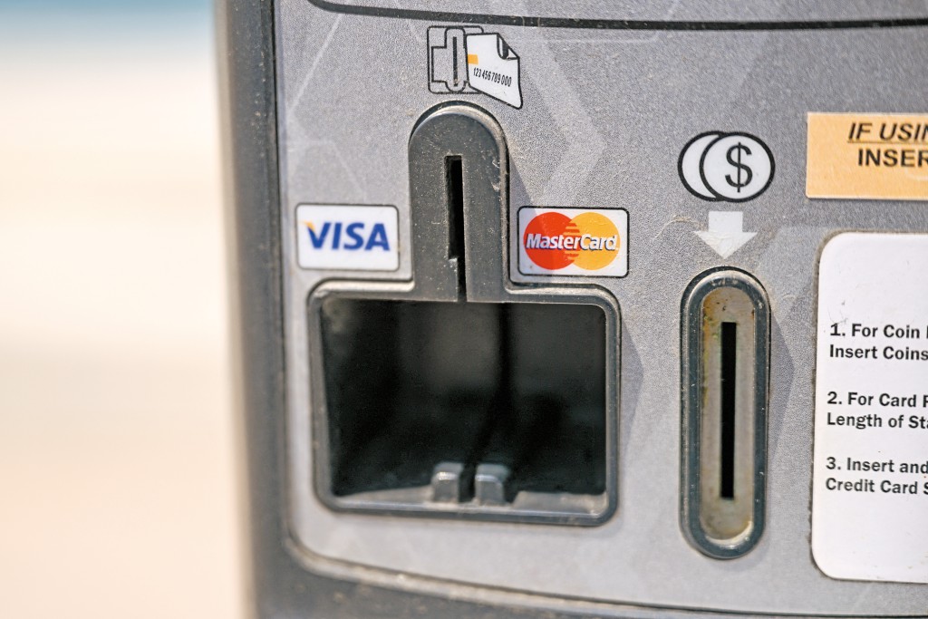 報告預期AI代理轉向穩定幣結算。Visa、Mastercard等支付公司股價到二七年將重挫。