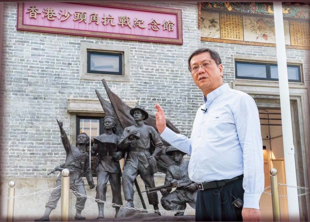 黃俊康盡心盡力籌備沙頭角抗戰紀念館,單是放在館前的雕像,由構思到完成長達一年,為的是展現東江縱隊港九大隊的面貌。 黃俊康盡心盡力籌備沙頭角抗戰紀念館,單是放在館前的雕像,由構思到完成長達一年,為的是展現東江縱隊港九大隊的面貌。