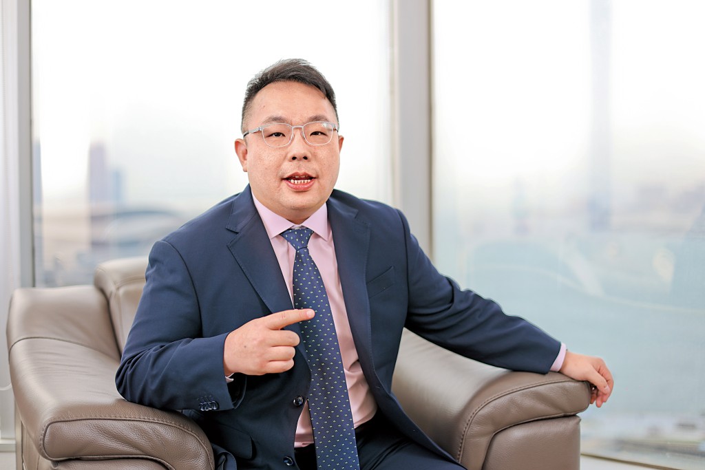 鄒家華建議投資半新股只宜短炒，一定要嚴守止蝕。