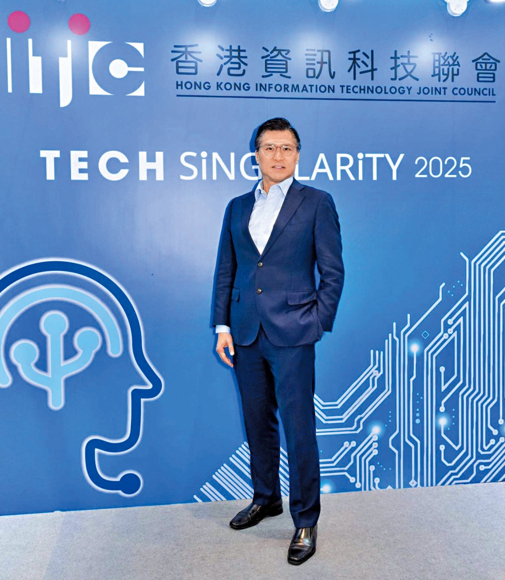 邱達根表示,今次介紹會主要讓政府官員認識創科界的不同類型關於樓宇保養的產品。 邱達根表示,今次介紹會主要讓政府官員認識創科界的不同類型關於樓宇保養的產品。