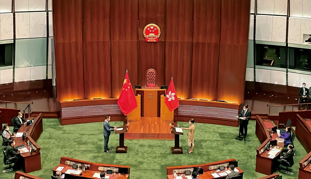 陳學鋒前年循港島西直選加入立法會,他自言多年區議會磨練其論政能力,在立法會大派用場。 陳學鋒前年循港島西直選加入立法會,他自言多年區議會磨練其論政能力,在立法會大派用場。