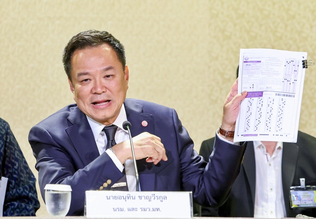 泰國總理阿努廷飭令警方要徹底調查舞弊案，抽出所有涉案人士。