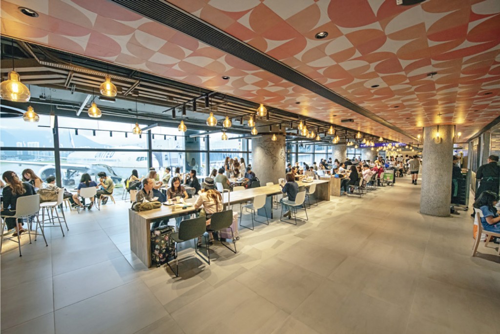 機場中央客運廊開設新美食廣場，提供更多餐飲選擇。
