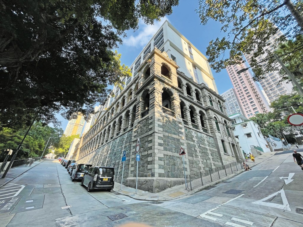 近年的「古蹟周遊樂」活動，讓公眾一睹前西區裁判法院大樓的新古典主義風格建築。