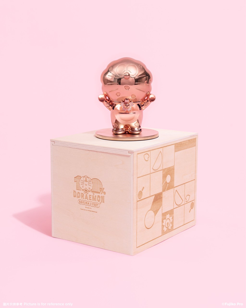 櫻花多啦A夢玫瑰金色銅像雕塑 限量200枚 售價：HK$3,980