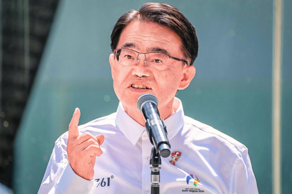 愛知縣知事大村秀章指比賽人數比預期大增，曾威脅參賽國家自行解決住宿問題。