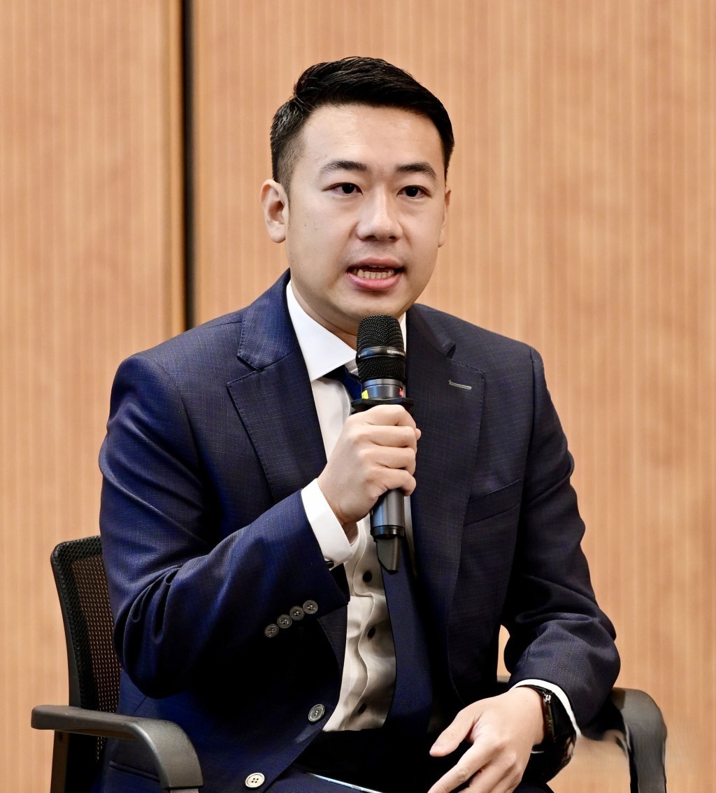 謝承益表示,日後會將資訊統整並拍攝成影片,讓普羅市民容易了解相關政策推行的細節 謝承益表示,日後會將資訊統整並拍攝成影片,讓普羅市民容易了解相關政策推行的細節