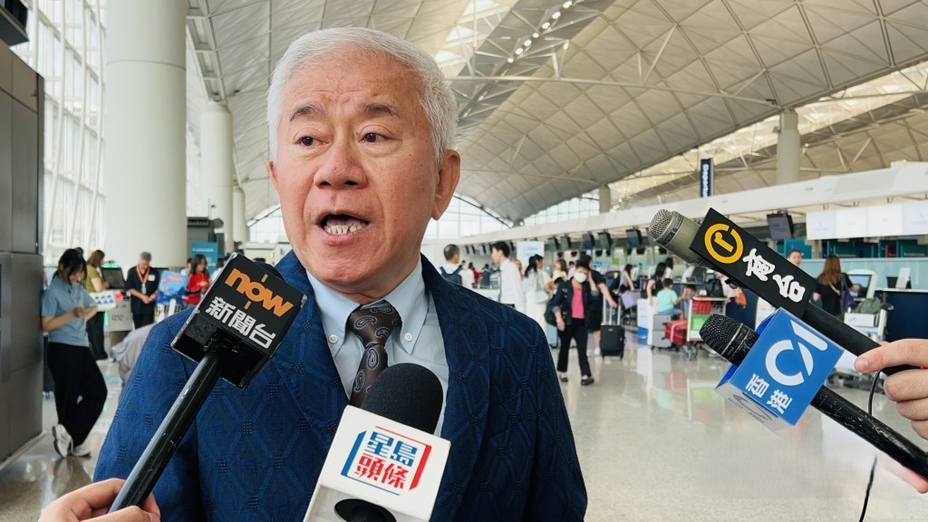 東瀛遊執行董事禤國全指今日有三團出發往日本 東瀛遊執行董事禤國全指今日有三團出發往日本