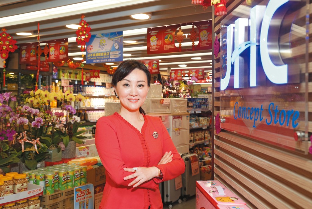 國際家居零售上周發盈警，同時宣布以「輕消費、快零售」為新核心戰略，安撫股東情緒。圖為公司主席魏麗霞。