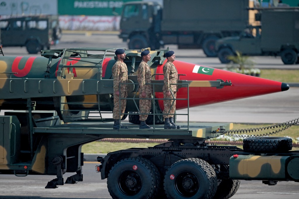 巴基斯坦鐵道部長表示,他們擁有的導彈,不是用來炫耀的。 巴基斯坦鐵道部長表示,他們擁有的導彈,不是用來炫耀的。