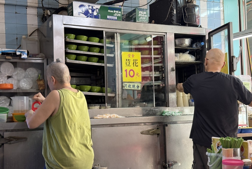 義香荳腐食品由鳳姐(左)和家人一起經營 義香荳腐食品由鳳姐(左)和家人一起經營