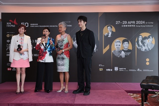 (左起) 司儀朱凱婷、歌手陳潔靈、葉麗儀及涂毓麟