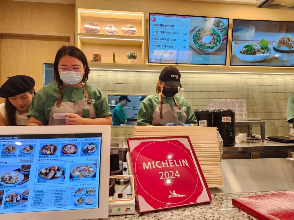 「台蔡滷肉飯」今年入選了《2024米芝蓮指南》，老闆娘說日後食客不用排隊，也可食到店內名物。