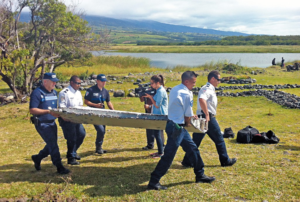 一五年七月，印度洋西側的法屬留尼汪島居民在清理海灘時，意外找到一塊長達兩米的飛機殘片，及後證實是MH370的殘骸。
