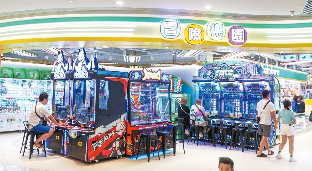 冒險樂園九四年開業，近年在港狂開分店，更由屋邨商場踩入港九核心地段及一線大型商場。