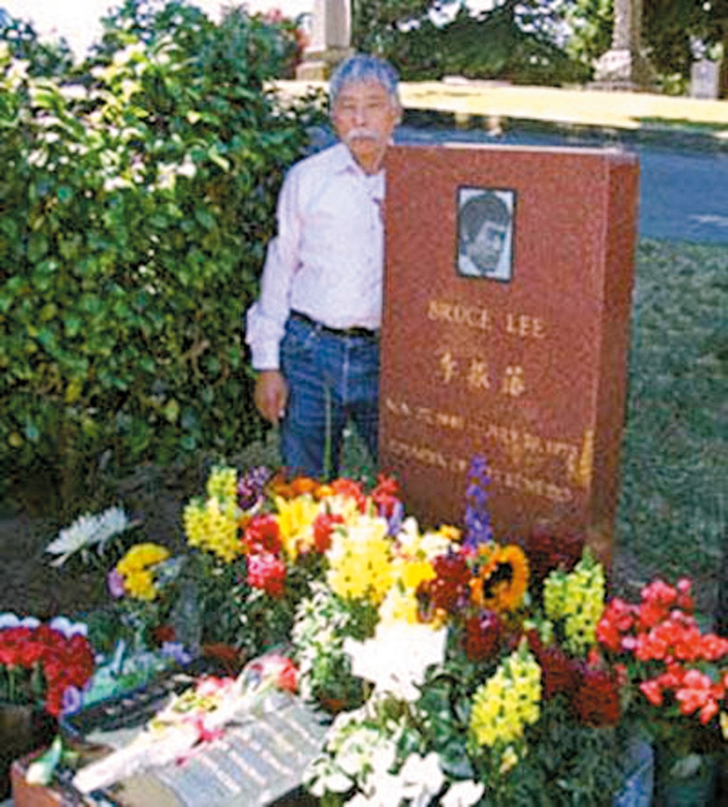 木村武之在離世前一直為李小龍守墳。 木村武之在離世前一直為李小龍守墳。
