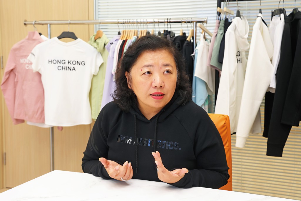 黃敏詩生於本地紡織業世家，一直冀為紡織本業帶來新出路。