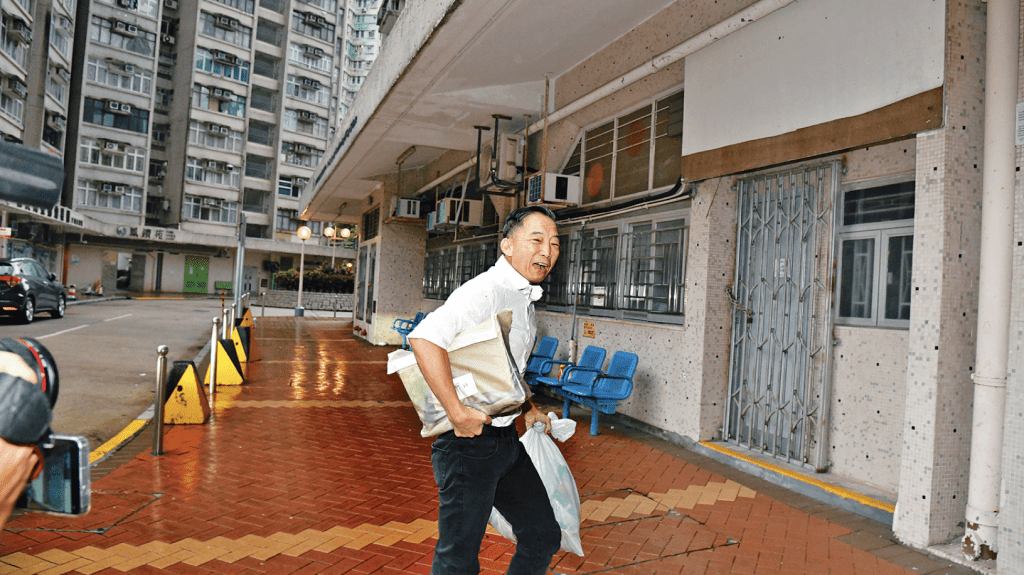胡志偉今年6月30日刑滿出獄，獲釋後不足一個月立即離港