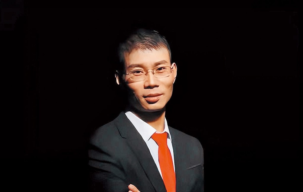 蜜雪冰城創辦人張紅超以薄利多銷和嚴格控制成本的手法經營成功殺出一條血路。 蜜雪冰城創辦人張紅超以薄利多銷和嚴格控制成本的手法經營成功殺出一條血路。